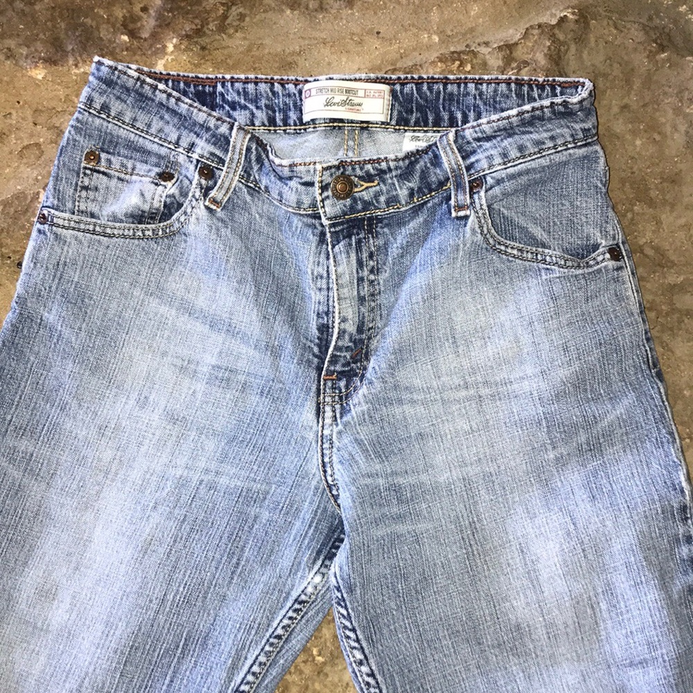 Levi’s Light Wash - Picture 3 of 5
